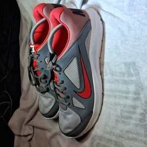 Nike men's size 11.5 red and gray training sneakers tennis shoes